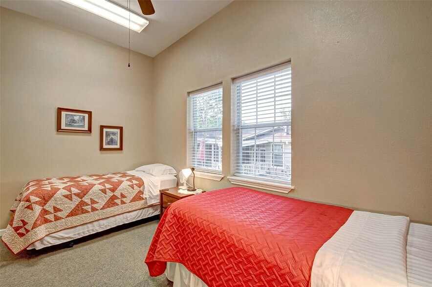 More Photos Of 103 Roundabout Ln, Huntsville Specialty For Sale