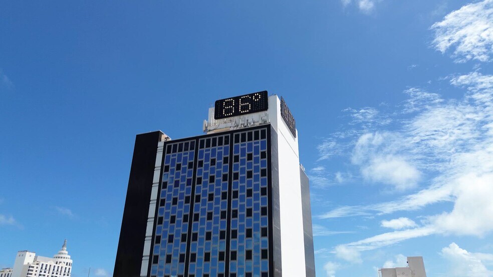 More Photos Of 401-407 Lincoln Rd, Miami Beach Office For Lease