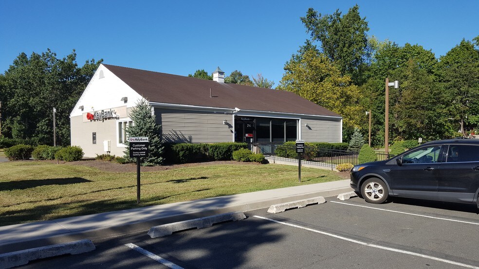 Primary Photo Of 230 N Middletown Rd, Pearl River Bank For Lease