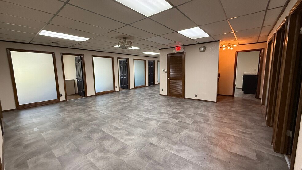 More Photos Of 1001 W Broadway St, Muskogee Medical For Sale