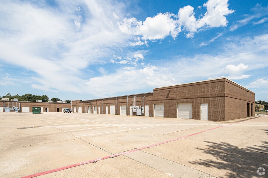 More Photos Of 1313 Valwood Pky, Carrollton Unknown For Lease