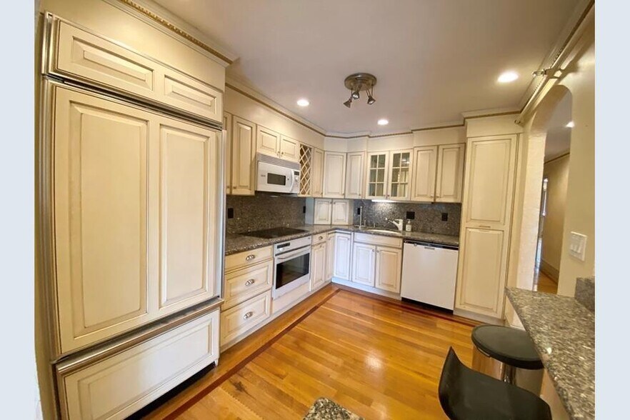 More Photos Of 1002 Beacon St, Brookline Storefront Retail Residential For Sale