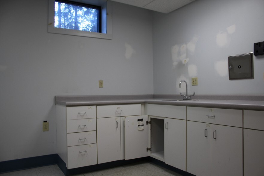 More Photos Of 162 Hegeman Ave, Colchester Medical For Lease