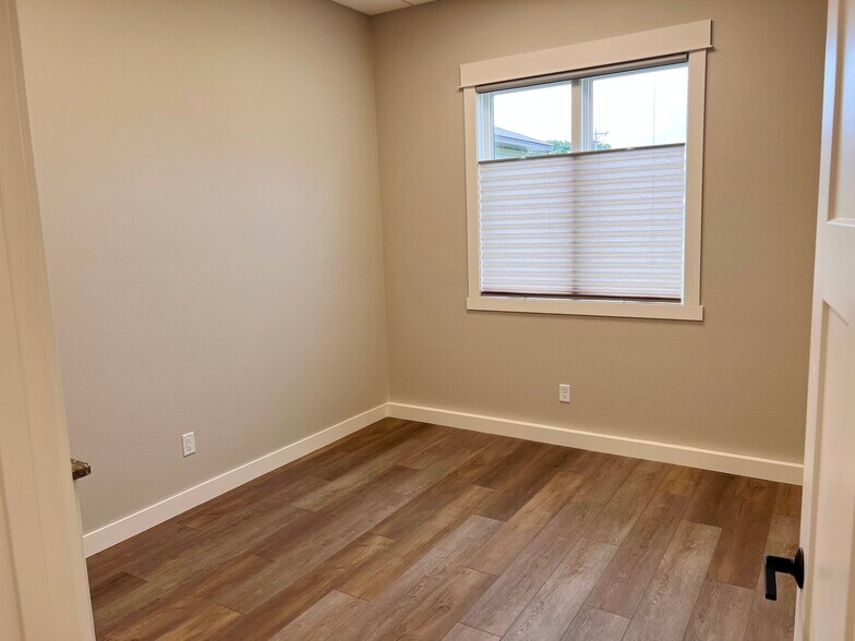 More Photos Of 212 River St N, Pillager Storefront Retail Office For Sale