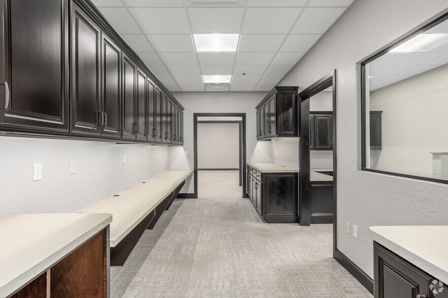 More Photos Of 3151 W Tecumseh Rd, Norman Medical For Lease