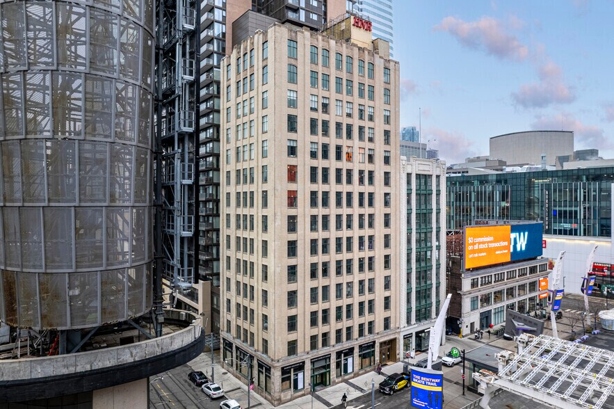 Primary Photo Of 21 Dundas Sq, Toronto Office For Lease