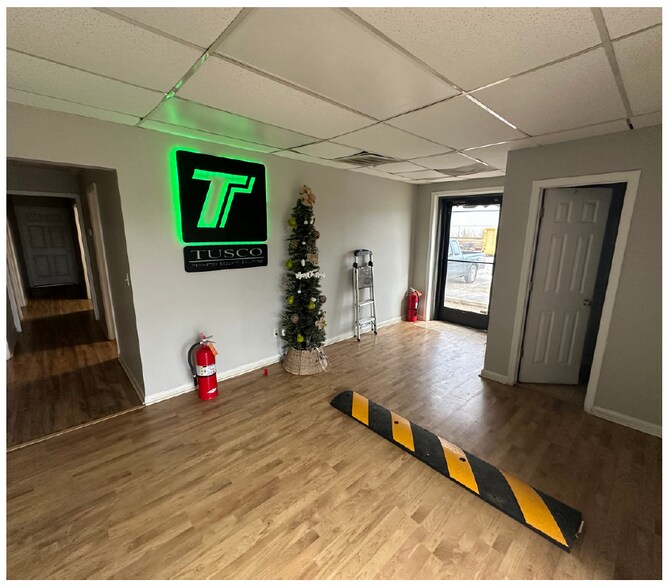 More Photos Of 4628 Commercial Dr, Huntsville Warehouse For Lease