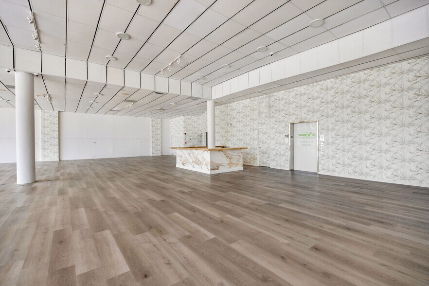 More Photos Of 9855 S Dixie Hwy, Pinecrest Freestanding For Sale