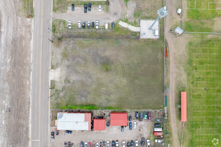 More Photos Of 150 Stadium Dr, Alice Land For Lease