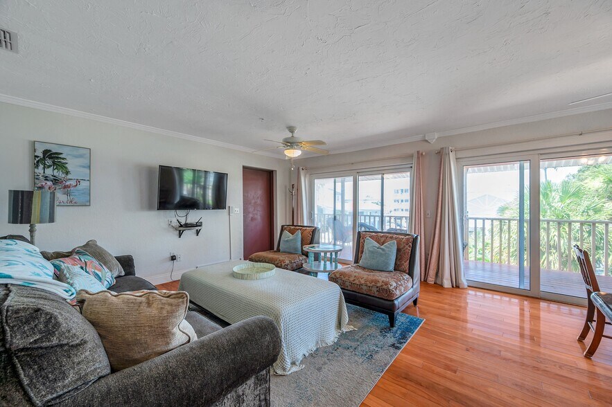 More Photos Of 1809 Gulf Blvd, Indian Rocks Beach Apartments For Sale