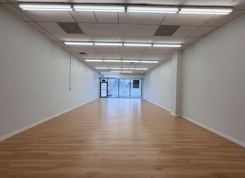 More Photos Of 1954-1968 W Peterson Ave, Chicago General Retail For Lease