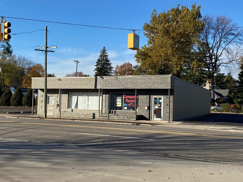 More Photos Of 3125 Rochester Rd, Royal Oak Storefront For Lease