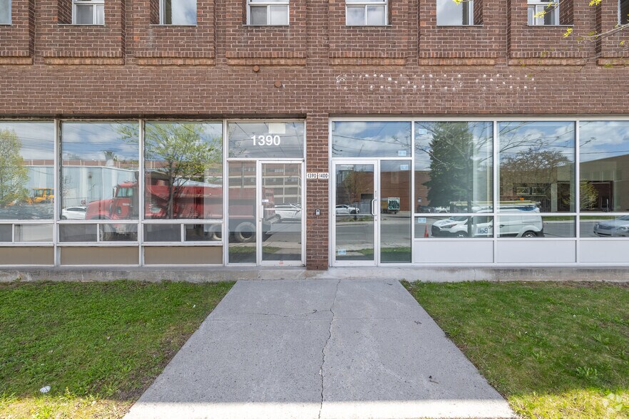 More Photos Of 1380-1420 Rue Chabanel O, Montréal Light Manufacturing For Lease
