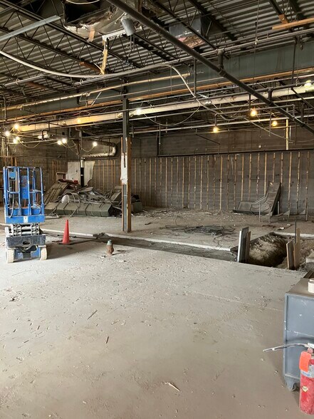 More Photos Of 1020-1060 E Ridge Rd, Rochester General Retail For Sale