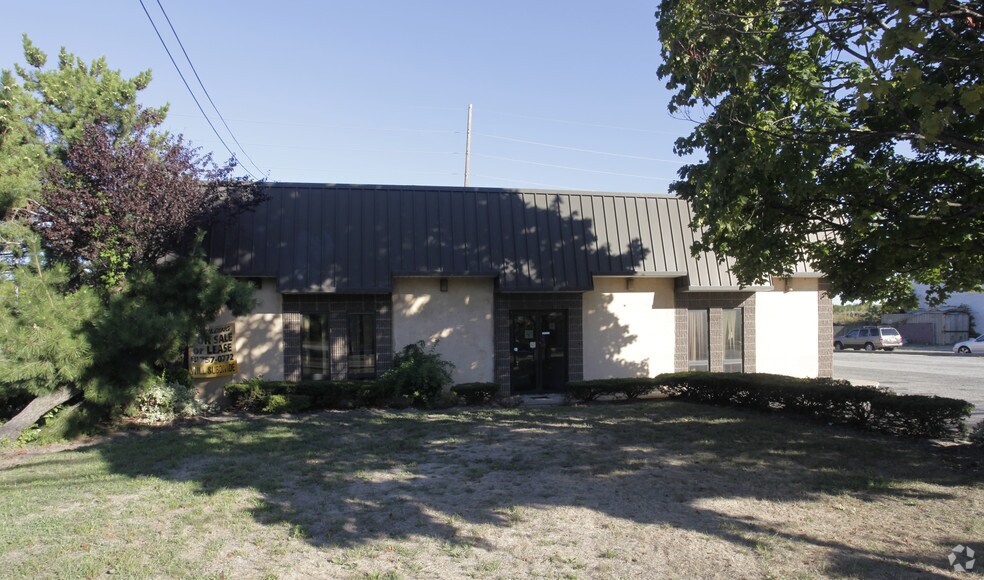 More Photos Of 65 John St, Babylon Warehouse For Lease
