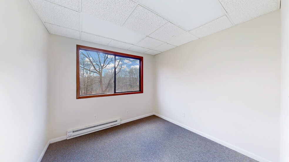 More Photos Of 220 Silver Lake Rd, Dingmans Ferry Office For Sale