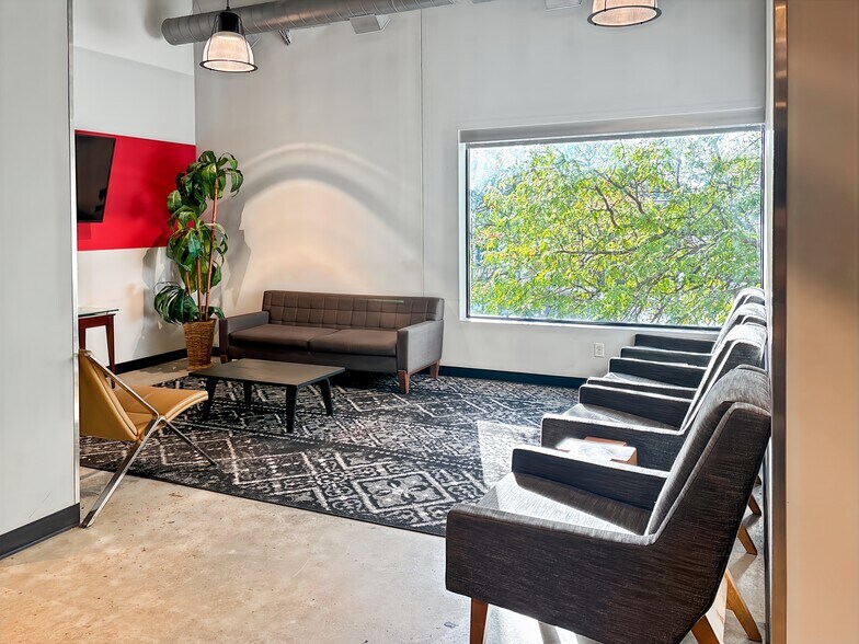 More Photos Of 5113 S Harper Ave, Chicago Coworking Space