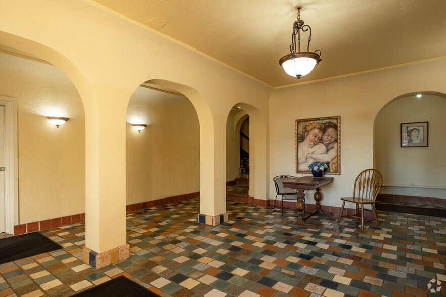 More Photos Of 16 Valley St, Seattle Apartments For Sale