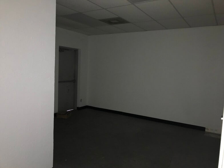 More Photos Of 3035 Broadway Blvd, Garland Unknown For Lease