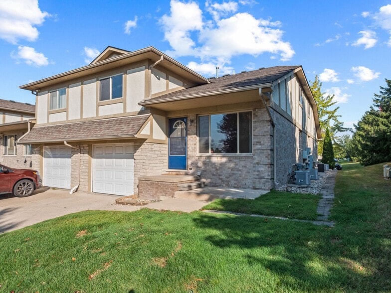 More Photos Of 38227 Schoenherr Rd, Sterling Heights Apartments For Sale