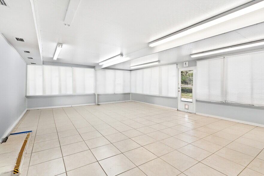 More Photos Of 32347 County Road 473, Leesburg Freestanding For Sale