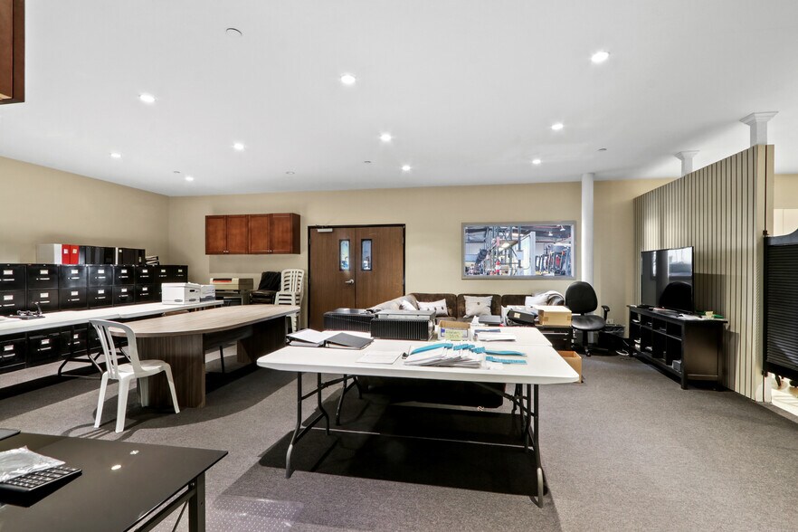 More Photos Of 1005 E Orangethorpe Ave, Anaheim Warehouse For Sale