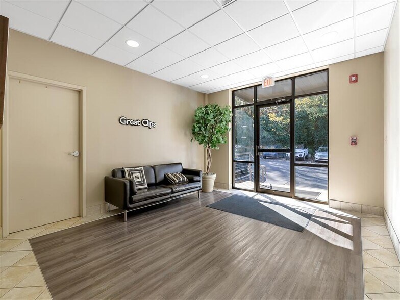 More Photos Of 330 Pelham Rd, Greenville Medical For Lease