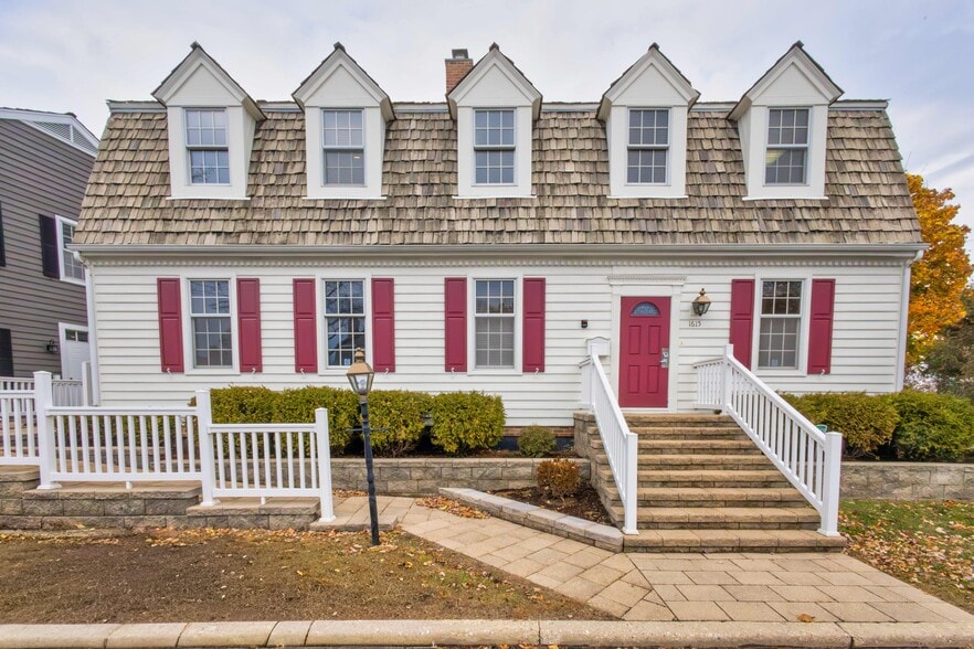 More Photos Of 1615 W Colonial Pky, Inverness Office For Sale