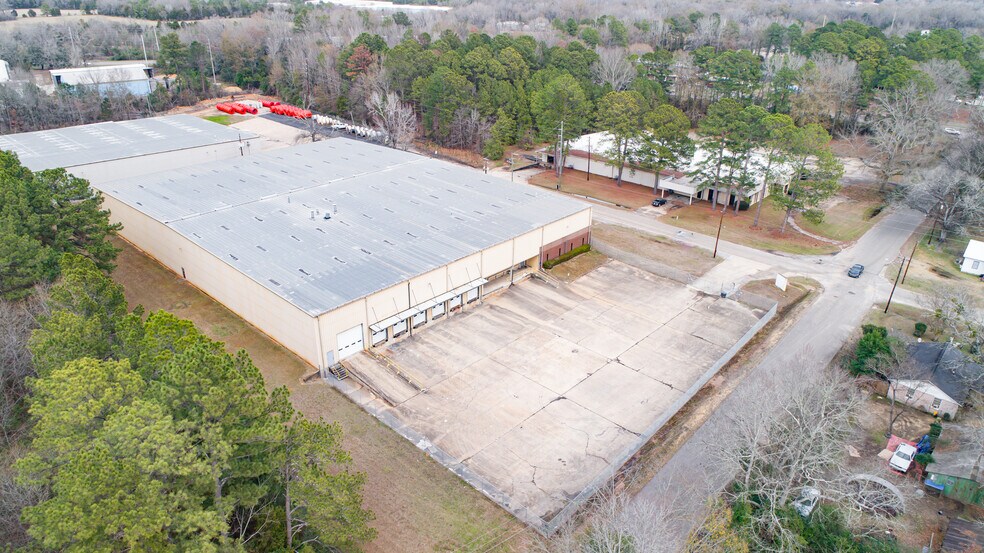 More Photos Of 601 McDuffie Ave, Selma Warehouse For Lease