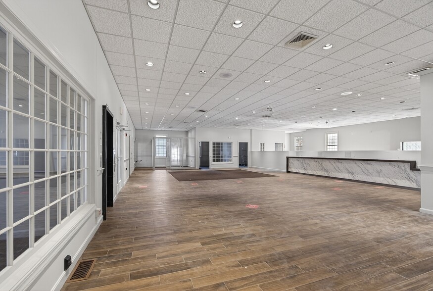 More Photos Of 31 Plaistow Rd, Plaistow Bank For Lease