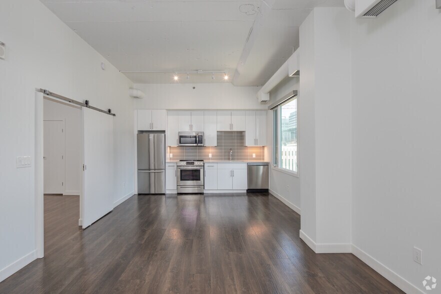 More Photos Of 233 Kennedy St, Winnipeg Apartments For Lease