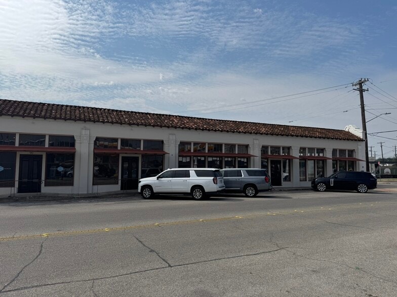 More Photos Of 4300 McCullough Ave, San Antonio Storefront For Lease