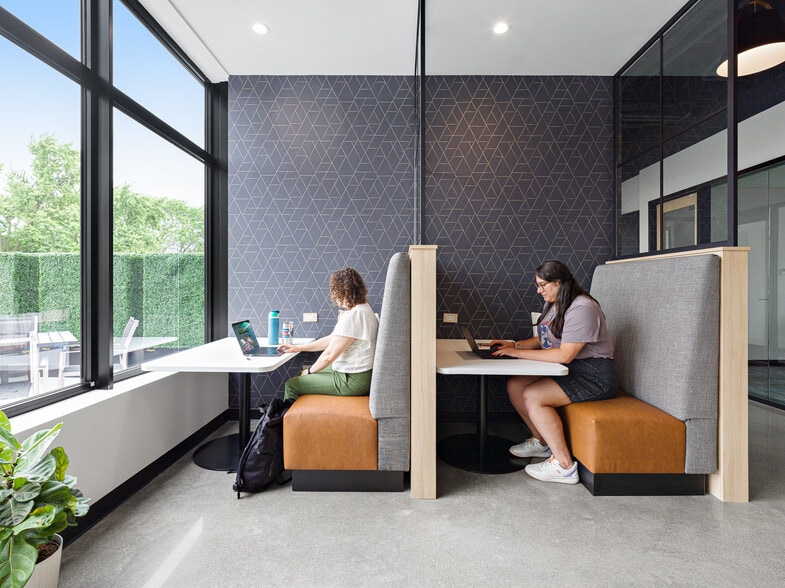 More Photos Of 3838 N Ravenswood Ave, Chicago Coworking Space