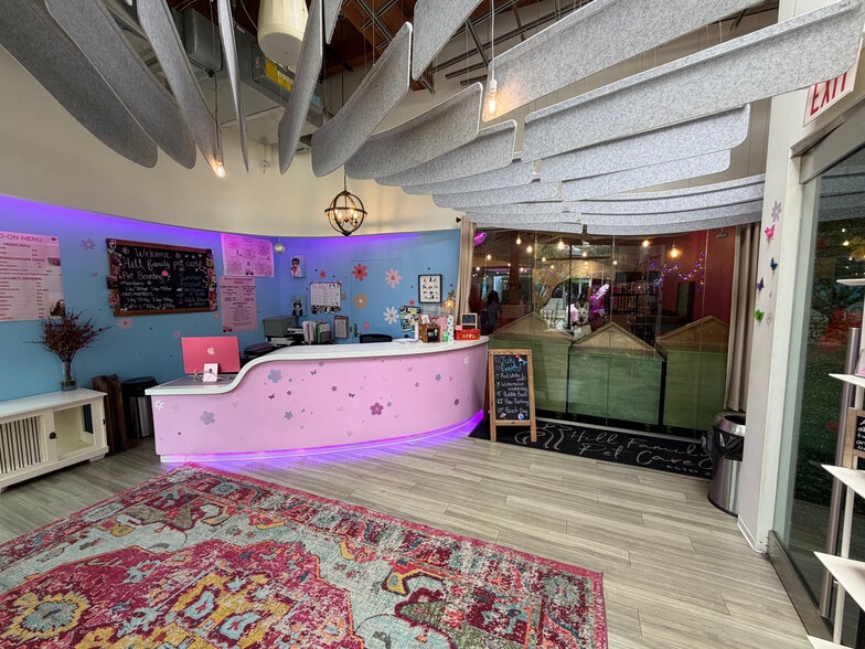 More Photos Of 819-823 W Eastman St, Chicago Freestanding For Lease
