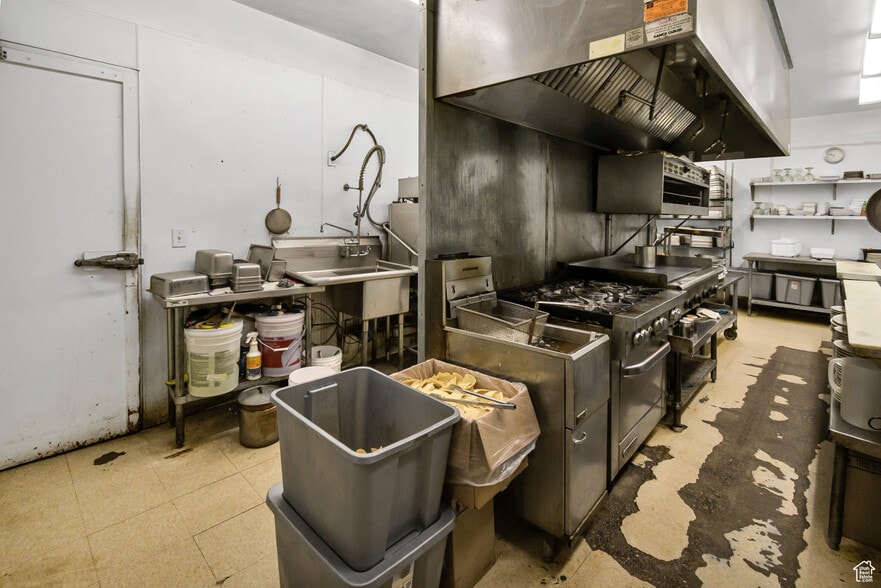 More Photos Of 1535 S State St, Salina Specialty For Sale