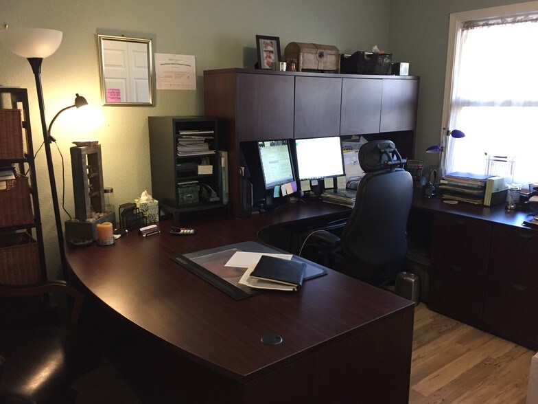 More Photos Of 109 Main St, Edmonds General Retail For Sale