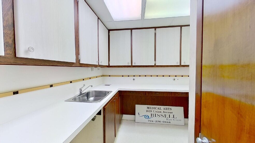 More Photos Of 1629 Union Ave, Natrona Heights Medical For Sale