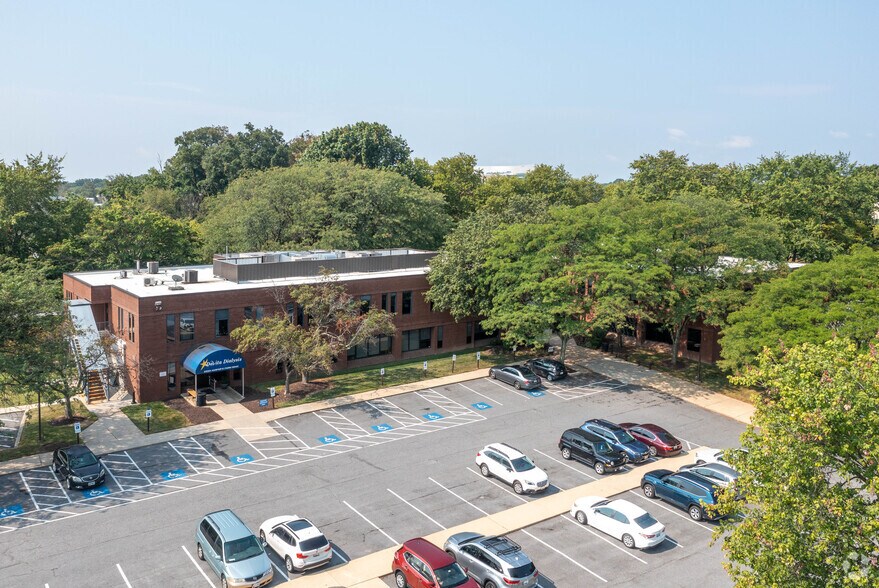 More Photos Of 5999 Harpers Farm Rd, Columbia Office For Lease