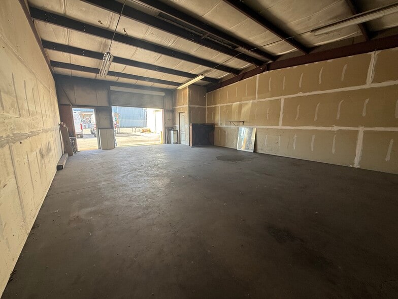 More Photos Of 1602 Combee Rd, Lakeland Warehouse For Lease