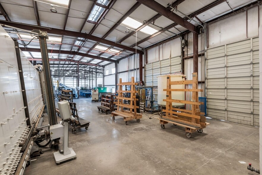 More Photos Of 800 East Watson Ln, New Braunfels Manufacturing For Lease