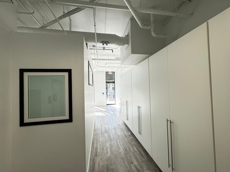 More Photos Of 909 Prospect St, La Jolla General Retail For Lease