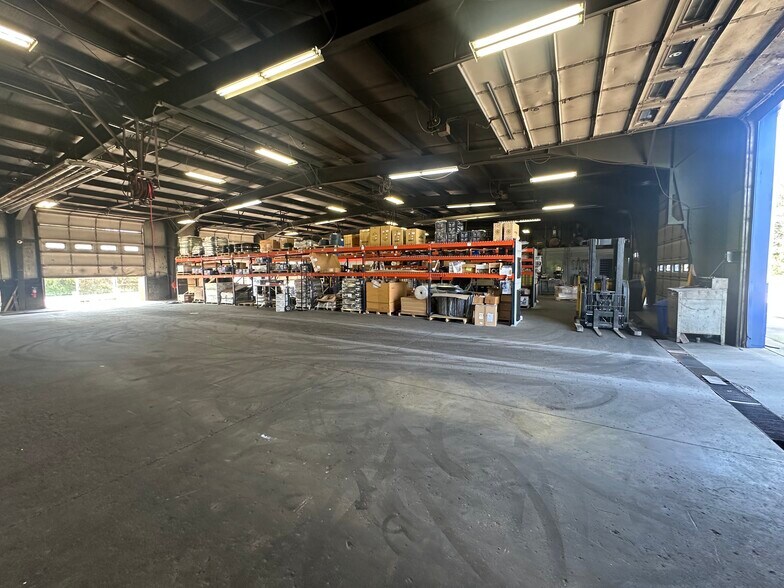 More Photos Of 5301 Crayton Ave, Cleveland Warehouse For Lease