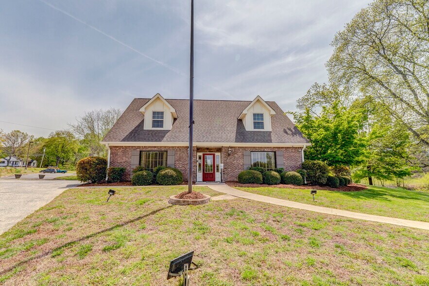 More Photos Of GA Hwy 136, LaFayette Bank For Sale