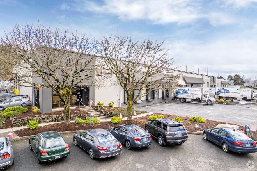 Primary Photo Of 3002-3014 N Wygant St, Portland Distribution For Lease
