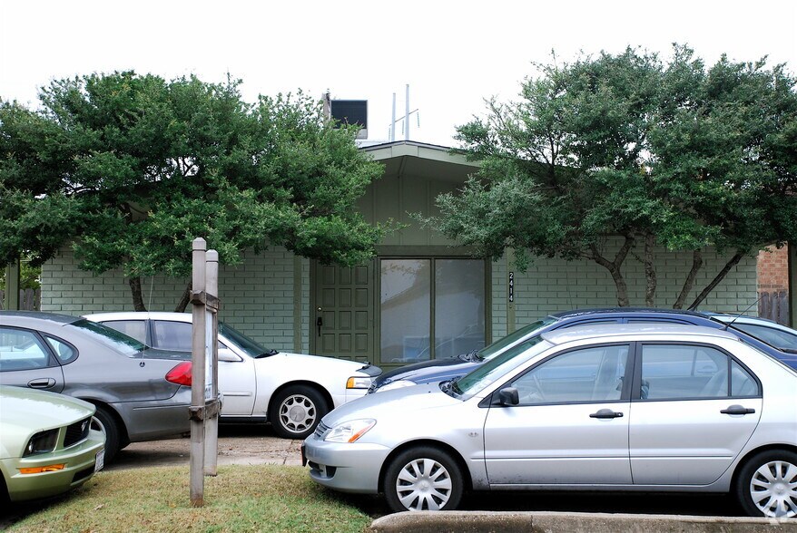 More Photos Of 2418 College Ave, Garland Daycare Center For Lease