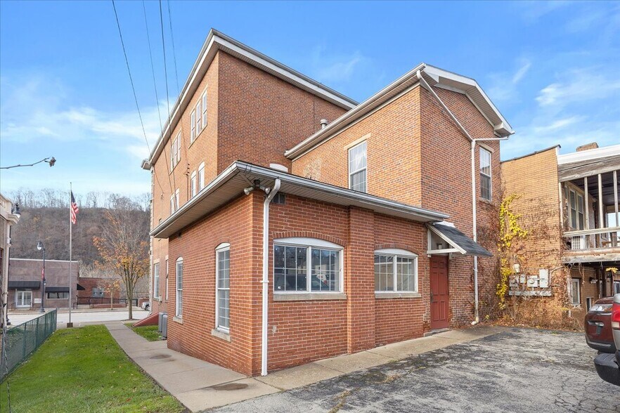More Photos Of 1017 3rd Ave, New Brighton Office For Sale