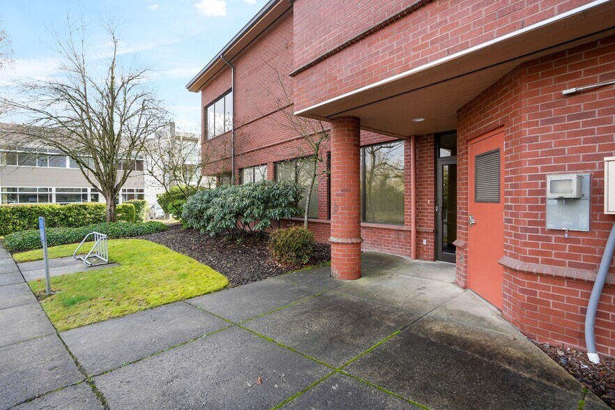 More Photos Of 2965 Ryan Dr SE, Salem Medical For Sale