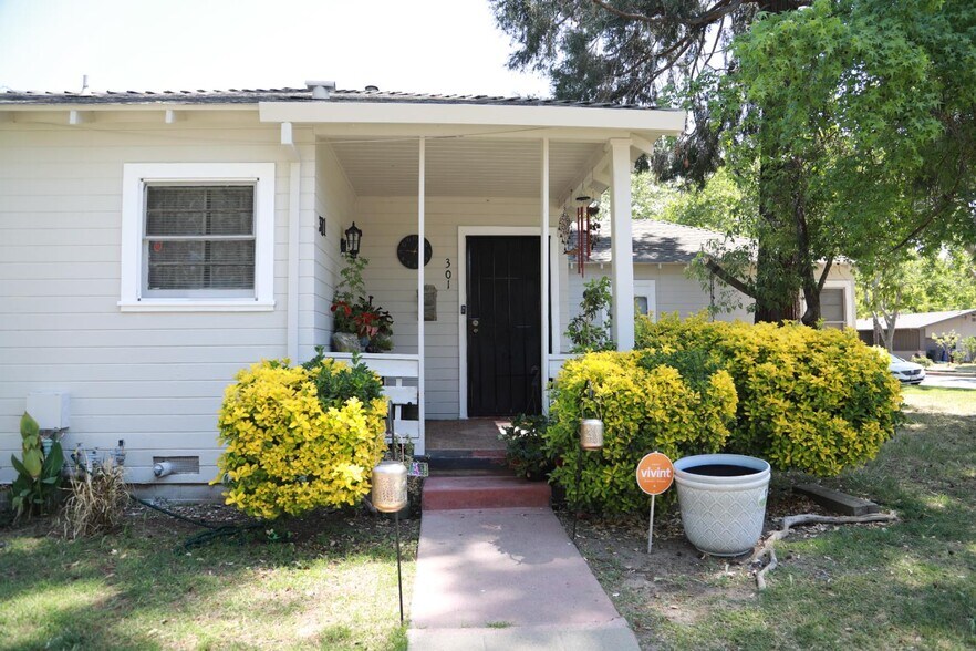 Primary Photo Of 301 E Morris Ave, Modesto Apartments For Sale