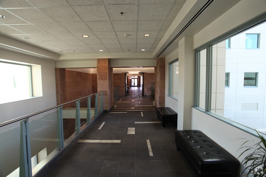 More Photos Of 653 N Town Center Dr, Las Vegas Medical For Lease