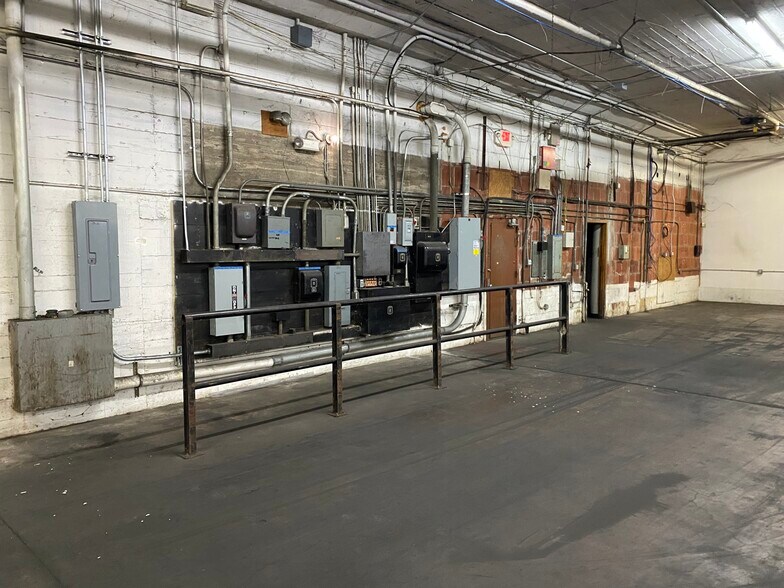 More Photos Of 3301 N Santa Fe Ave, Oklahoma City Warehouse For Lease